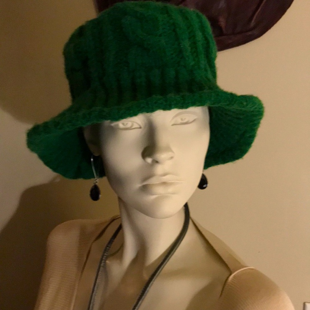 Woman’s Vintage Kelly/ EAGLES Green Cable Knit Bucket Hat